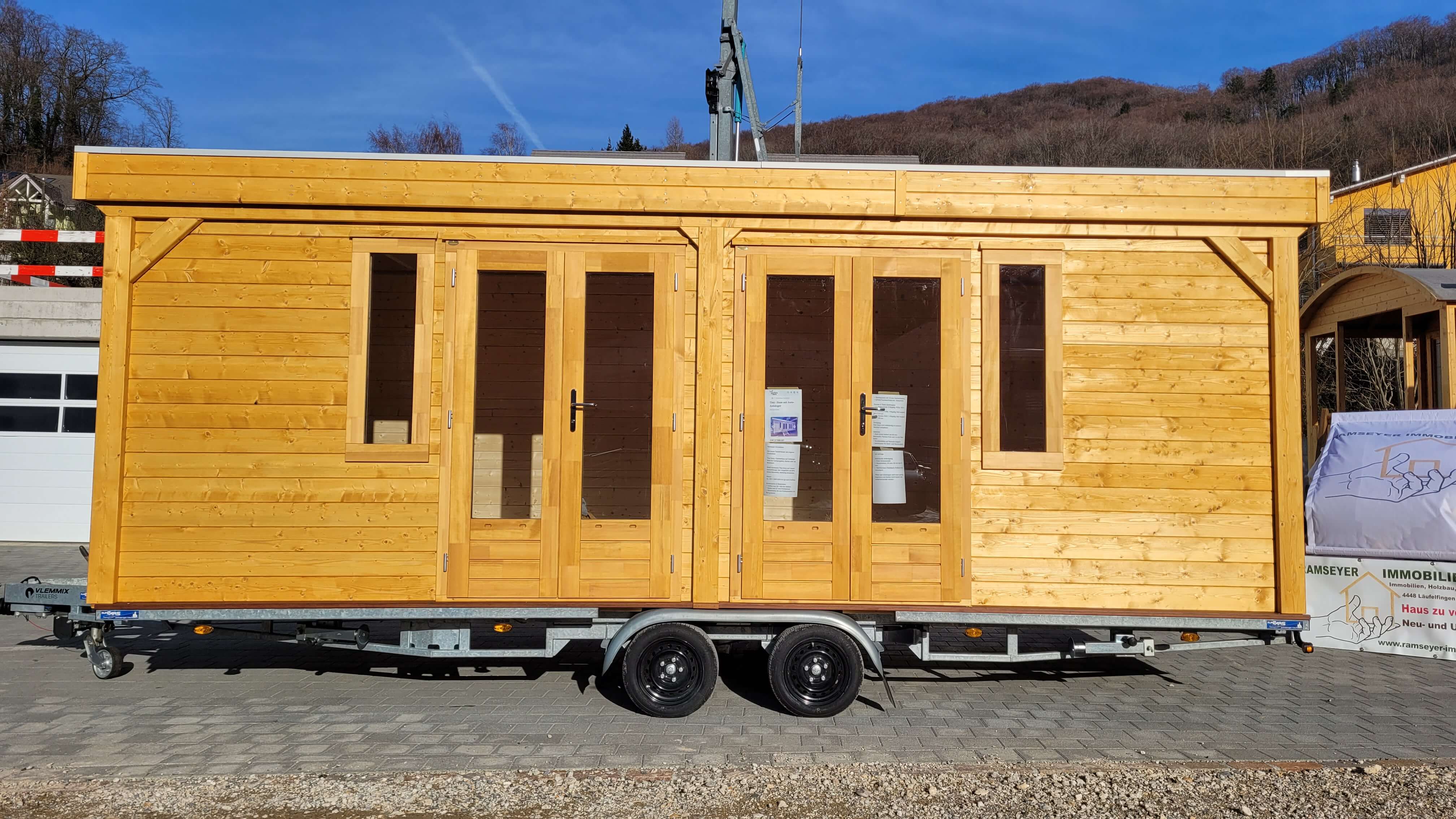 Tiny - Haus mit Auto-Anhänger